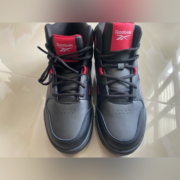 Men\'s Reebok Galaxy 1 Size 10 basketball Sneaker Shoe BLACK RED Mid top Gray.